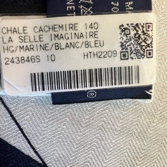 Hermes 53 x 53 Cashmere and Silk Shawl - Picture 3 of 3